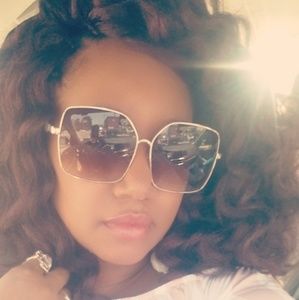 Meet your Posher, Candice